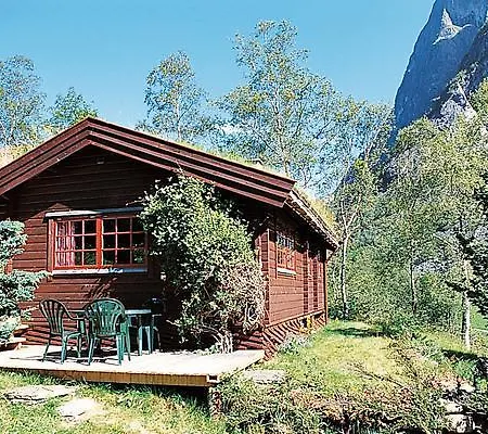 Two-Bedroom Holiday Home In Eresfjord 1 Eidsvåg
